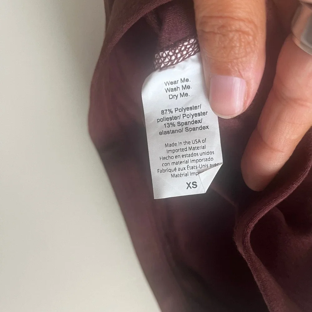 Beyond Yoga racerback v-neck sports bra size XS burgundy maroon yoga pilates